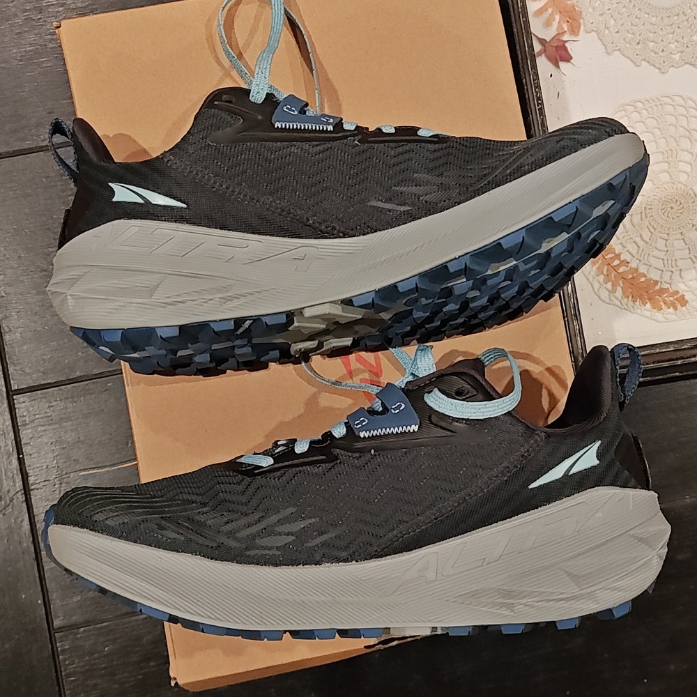 Altra experience Wild Size 8.5  Black/Lt Blue-barely Worn - Picture 9 of 12